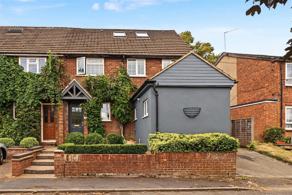 Main image of property: Lyndhurst Close, Harpenden