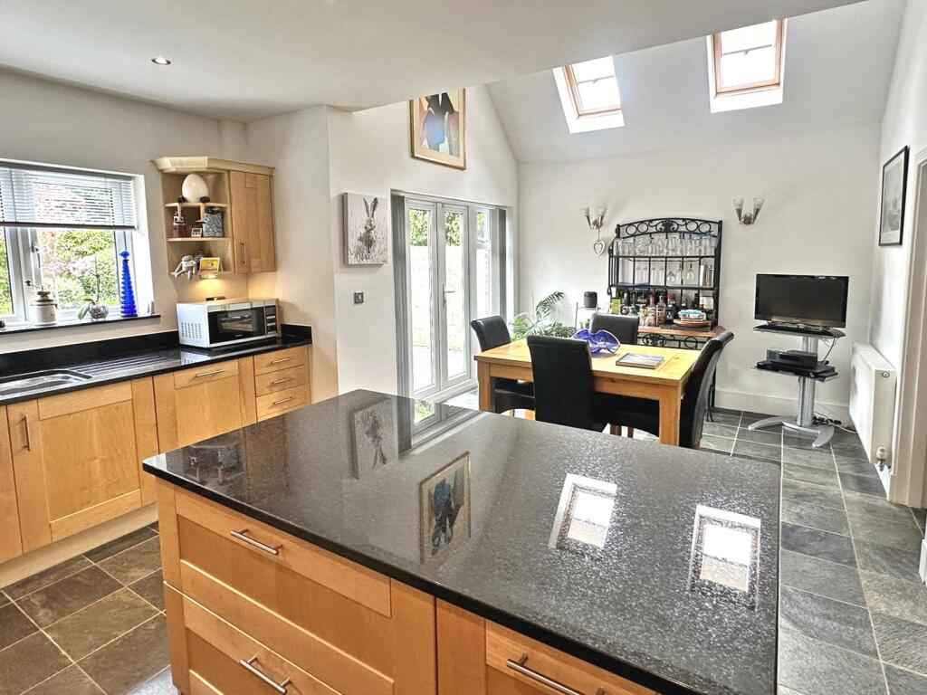 Moser Grove, Sway, Lymington, Hampshire, SO41 photo 3