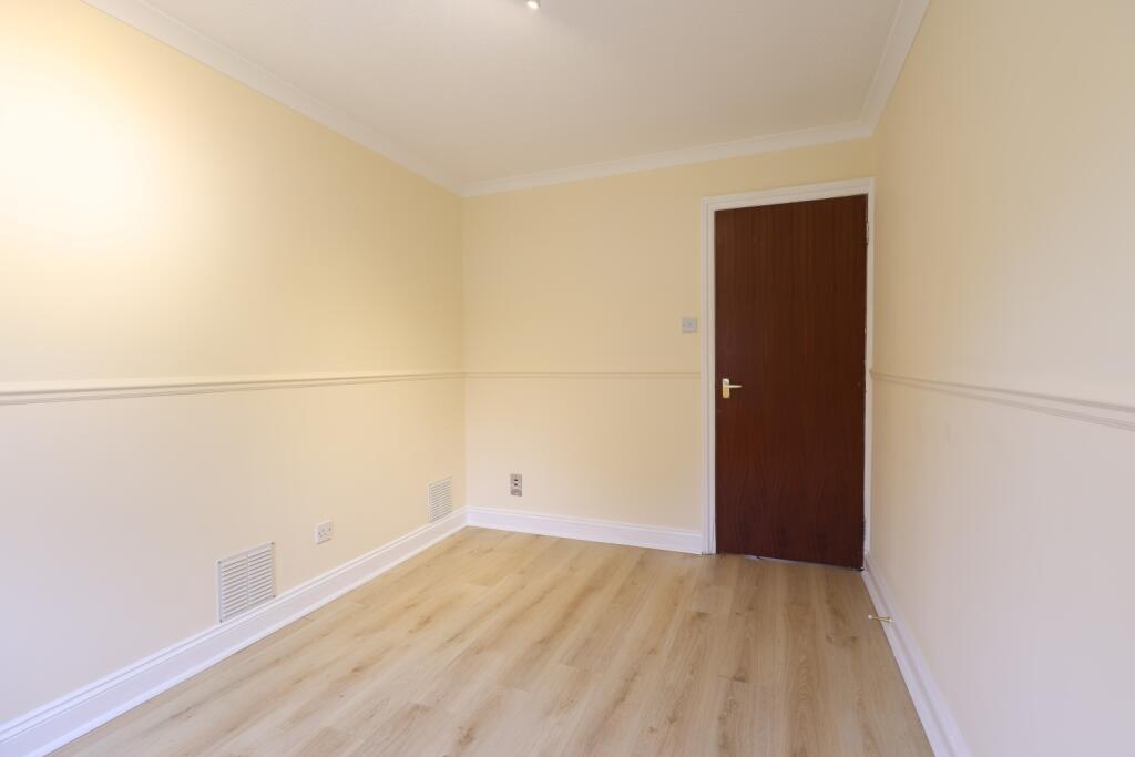 Apartment in Watford - More