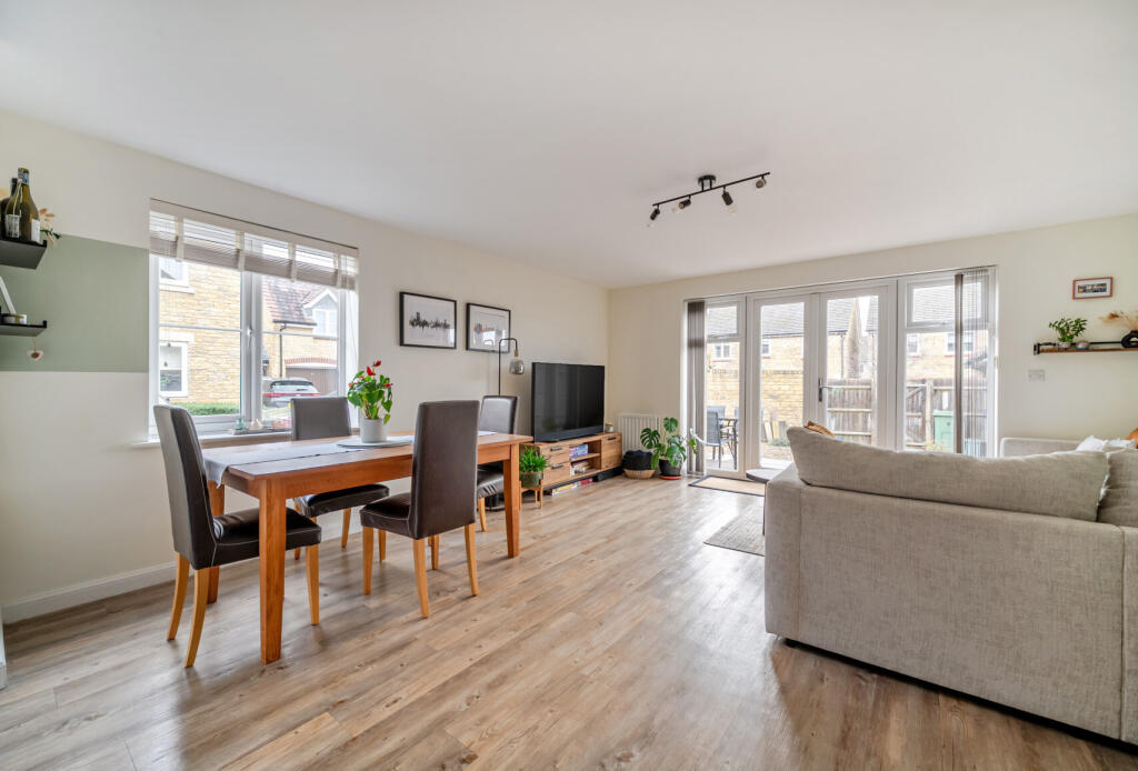 Nuthatch Drive, Bishops Cleeve, Cheltenham, Gloucestershire, GL52 photo 3