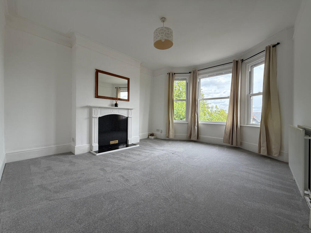 Apartment in Tunbridge Wells, Kent - View 2