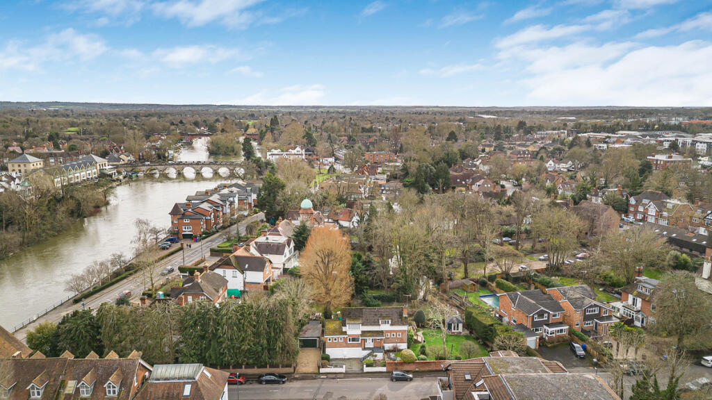 Main image of property: Ray Park Road, Maidenhead, SL6