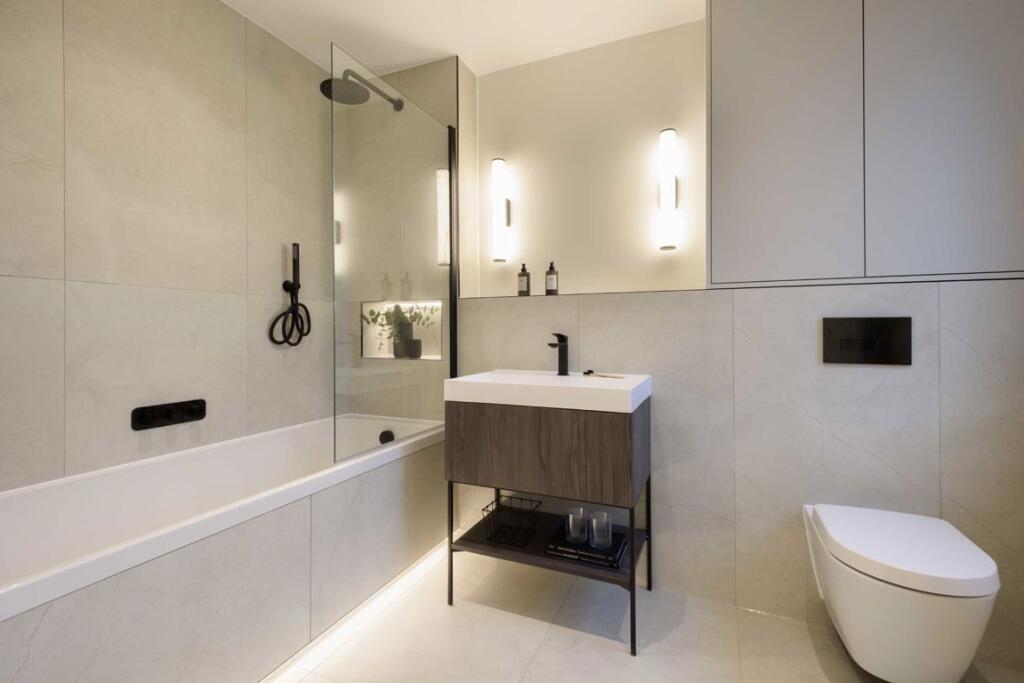 House in London - View 5