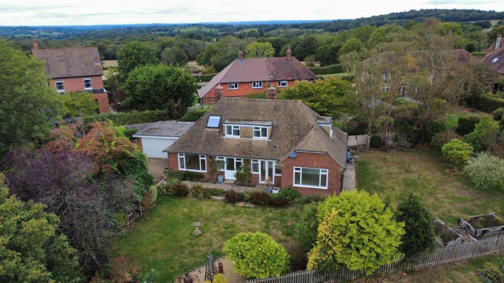 4-bed detached on Fairlight, Mark Cross, Crowborough, East Sussex, TN6 3PJ, £395,000