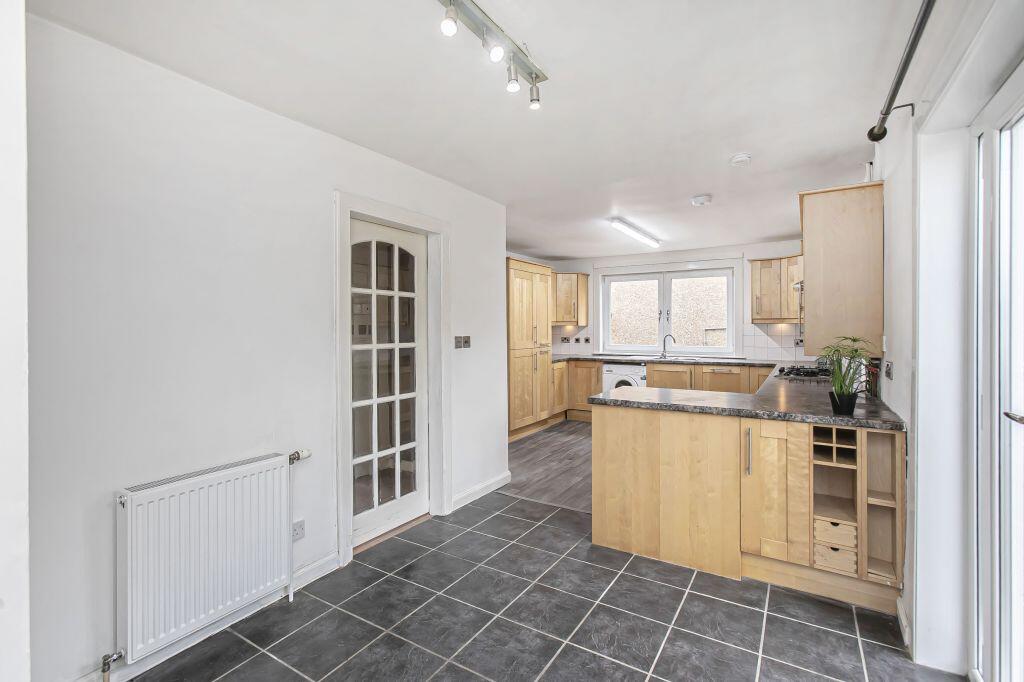 Apartment in Dunfermline, Fife - More