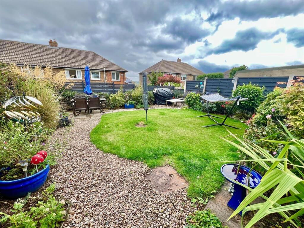 House in Huddersfield, Shelley, Shepley - View 4