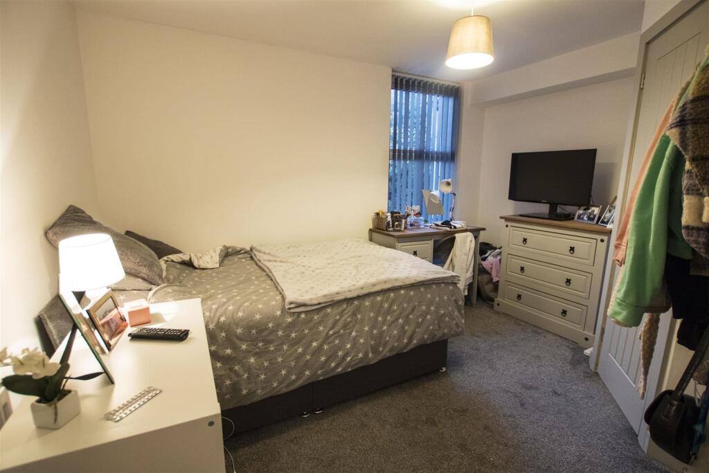 6 bedroom house for rent
