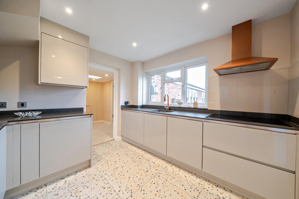 House in Spelthorne, Surrey - View 3