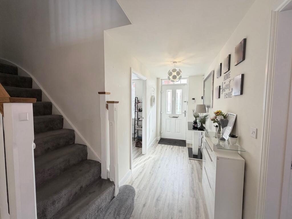 House in Stroud, Hunts Grove - View 4