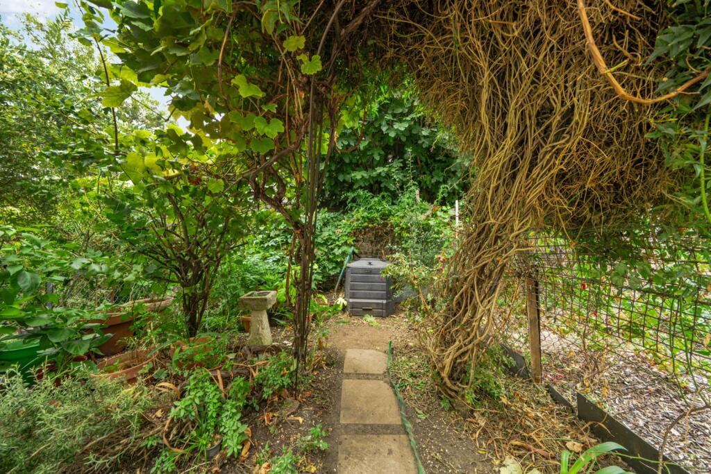House in London - View 5