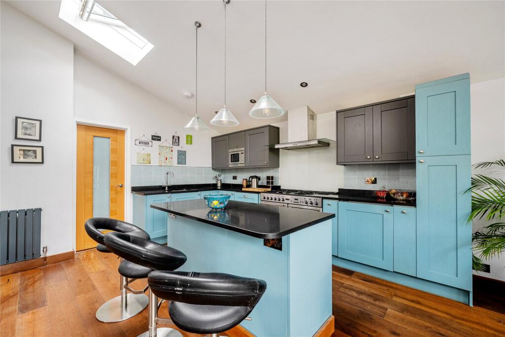 House in Guildford - View 2