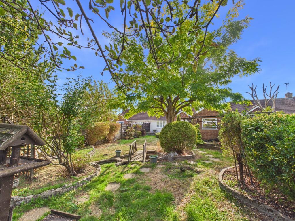 Ash Grove, Feltham, Middlesex, TW14 photo 3