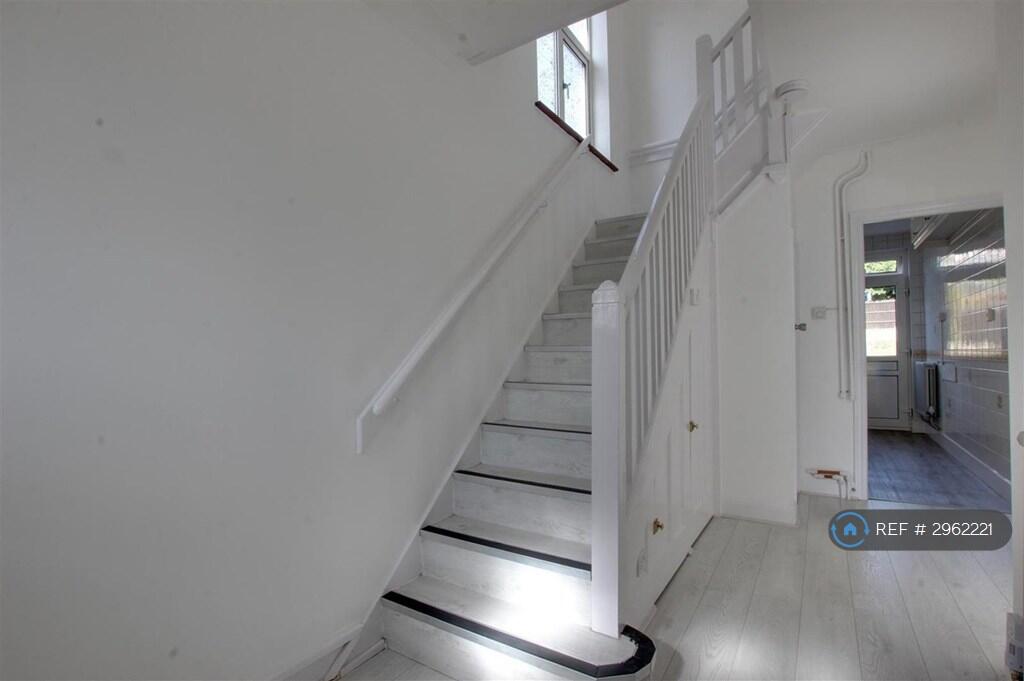 House in London - View 5