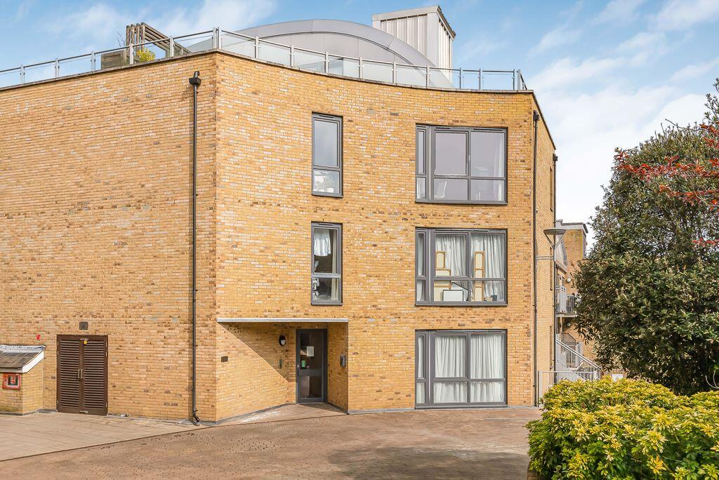 Main image of property: 2 bedroom apartment, Hertford town centre.