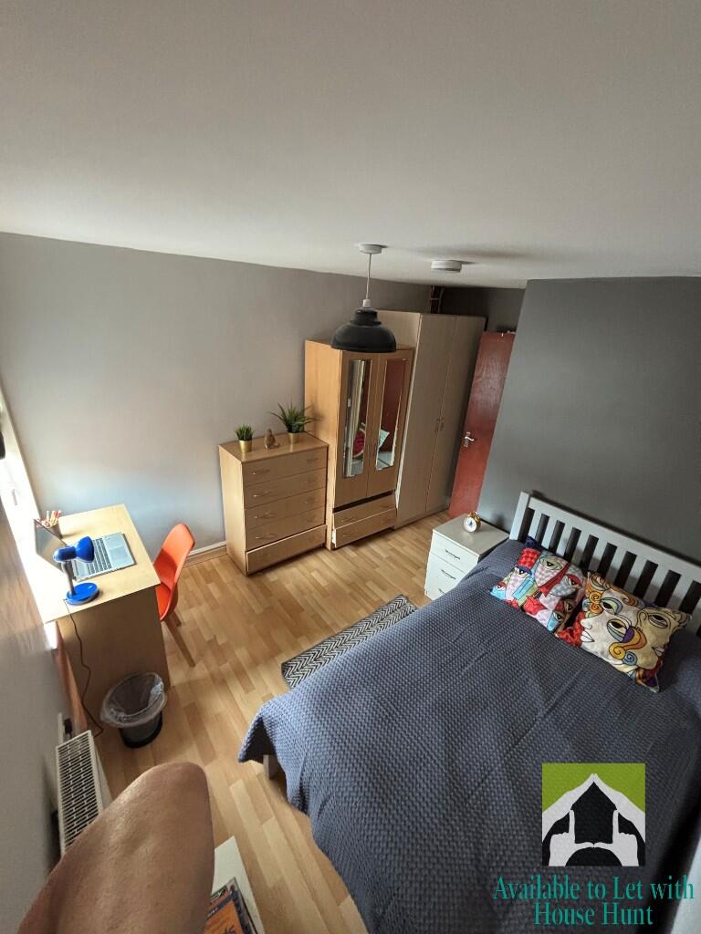 6 bedroom terraced house for rent