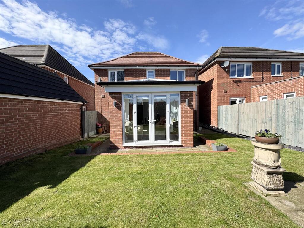 Foxglove Drive, Highburton, Huddersfield, HD8 0ZH photo 2