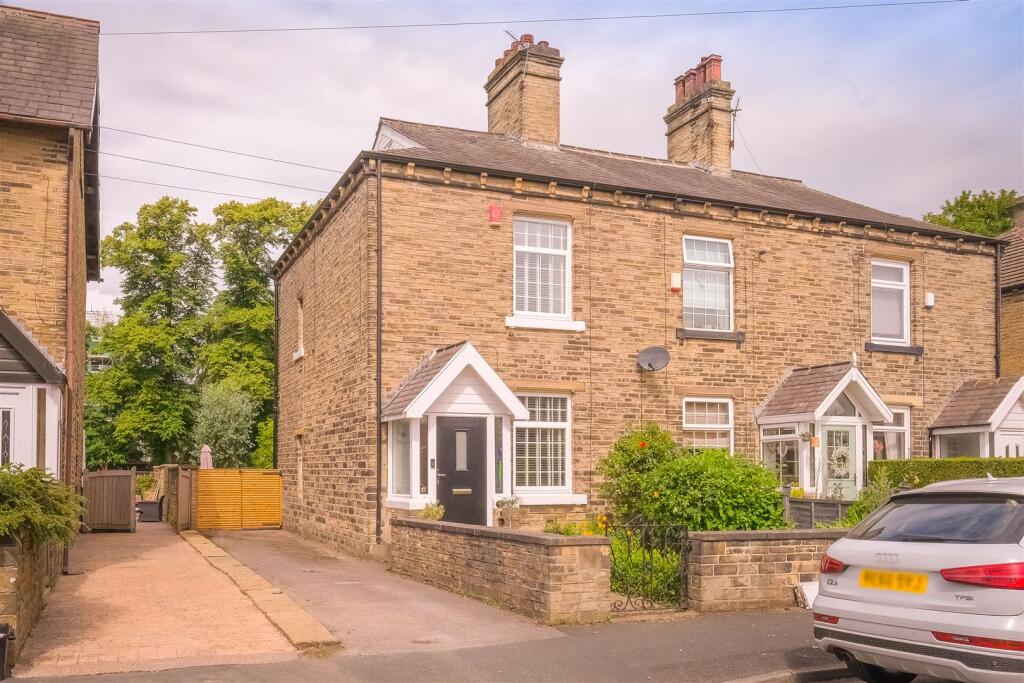 3-bed terraced on East View, Halifax, £300,000