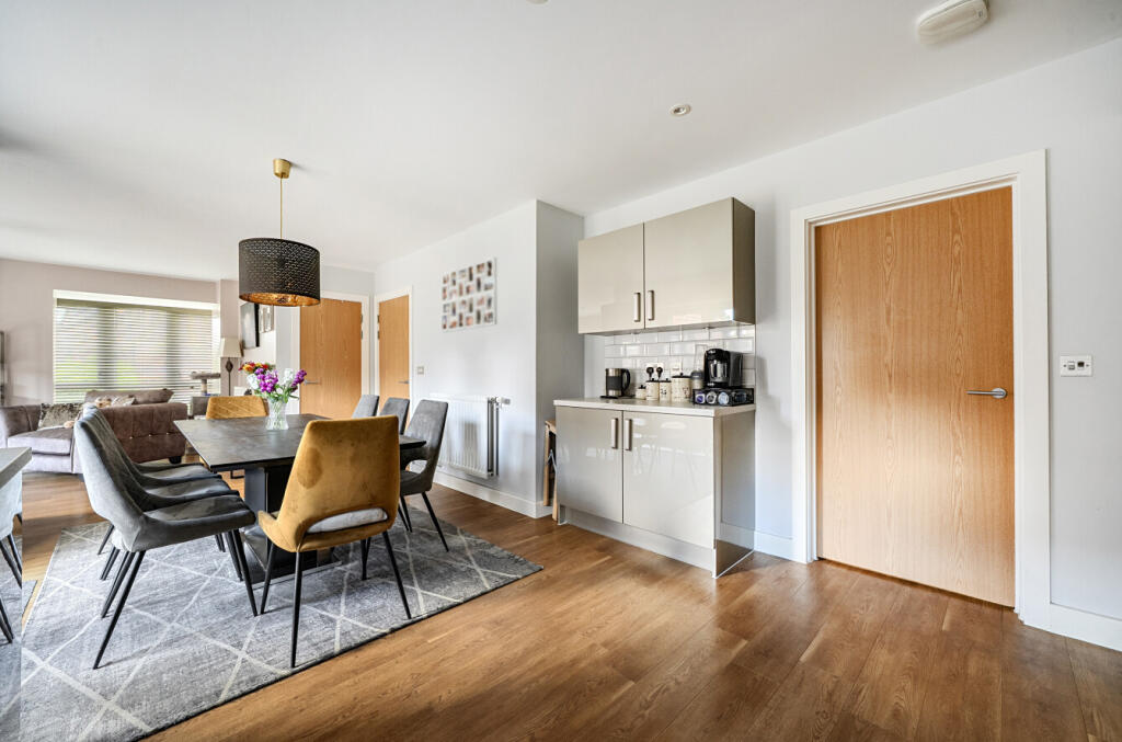 House in Arborfield Green, Arborfield Green Lakeside, Barkham - More