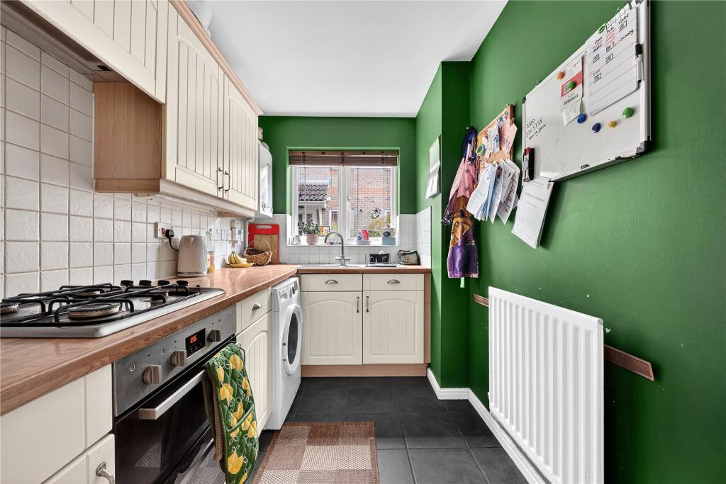 Brushfield Way, Knaphill, Woking, Surrey, GU21 photo 3