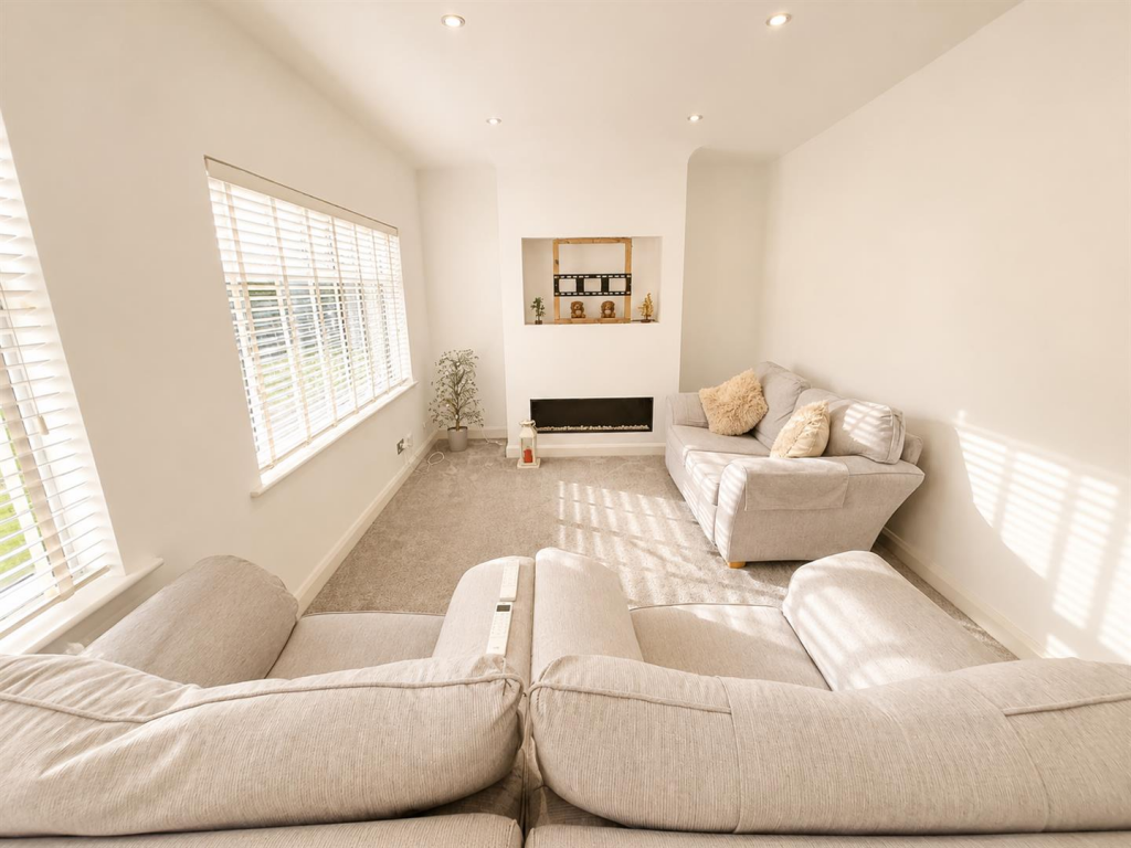 House in Pensby, Liverpool City Region - View 3