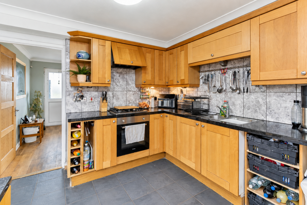 Austen Close, Pinhoe, Exeter photo 3