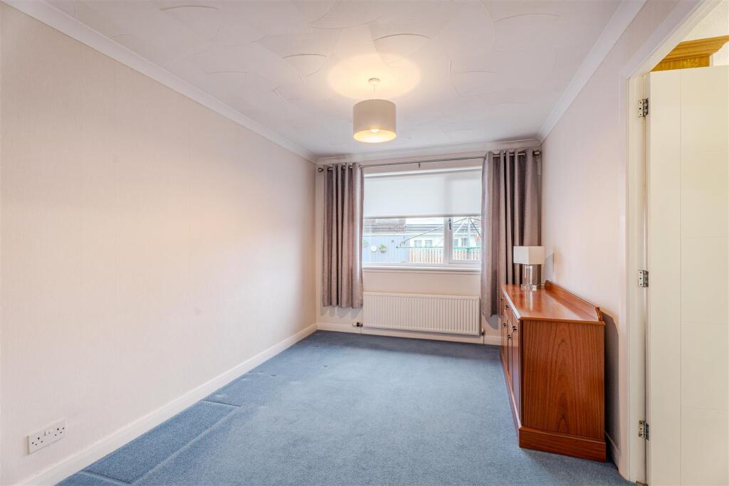 House in Glasgow, Priory Bridge, High Blantyre - More