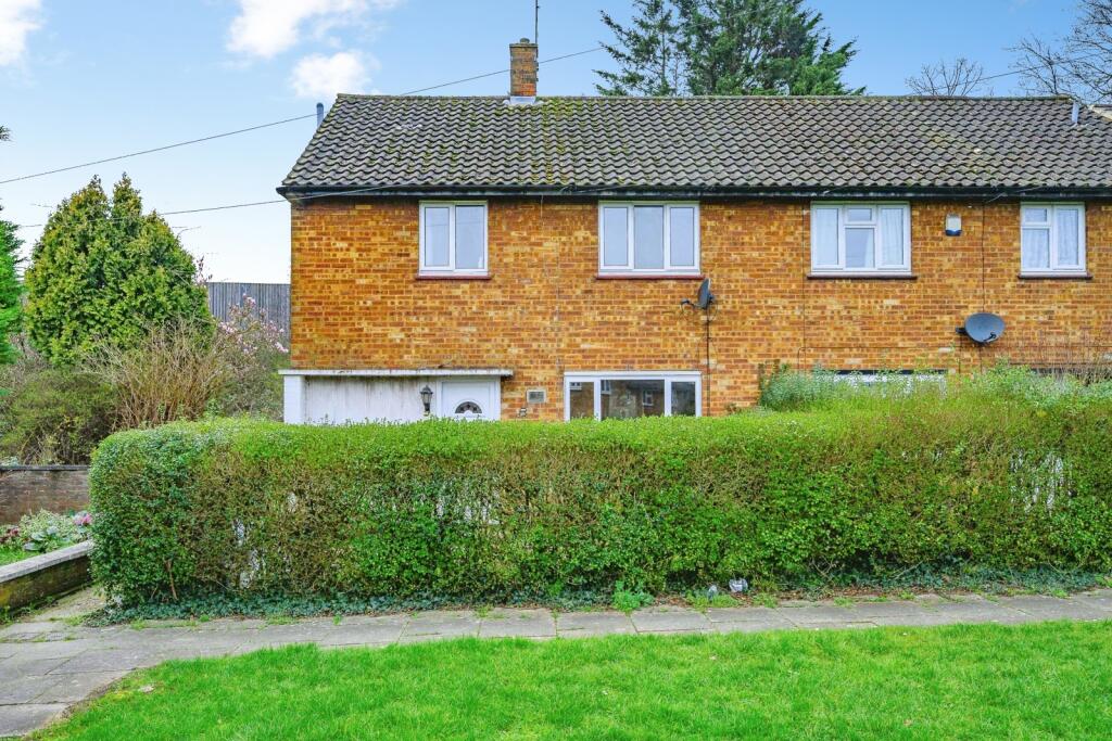 Main image of property: Bank Close, Luton, Bedfordshire, LU4