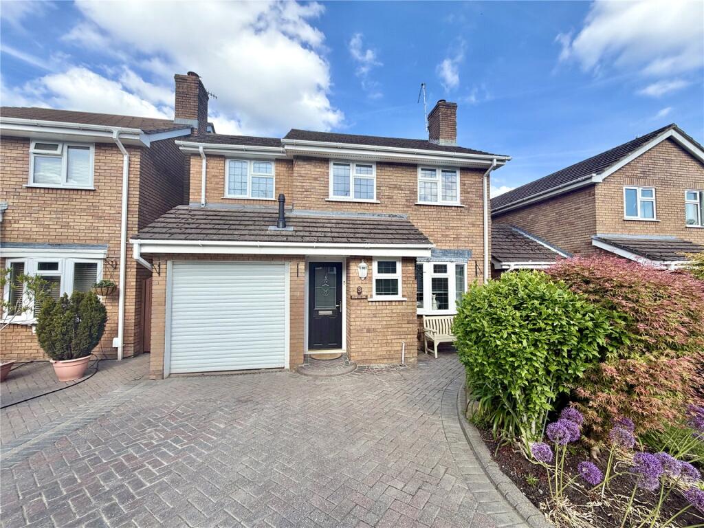 3-bed detached on Cherryhill Grove, Aldershot, Hampshire, GU11, £525,000