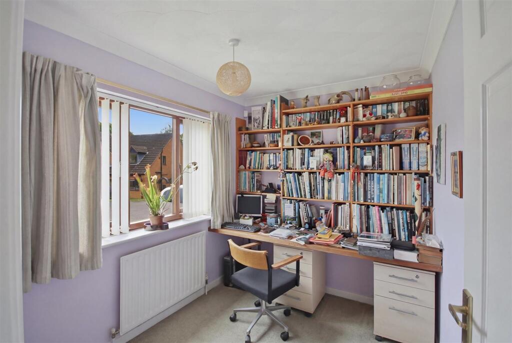 House in Chesterfield, Derbyshire - View 4