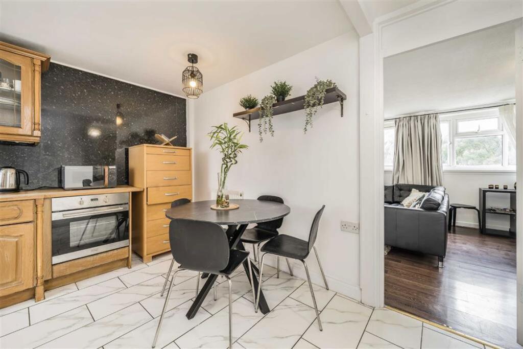 3 bedroom flat for rent