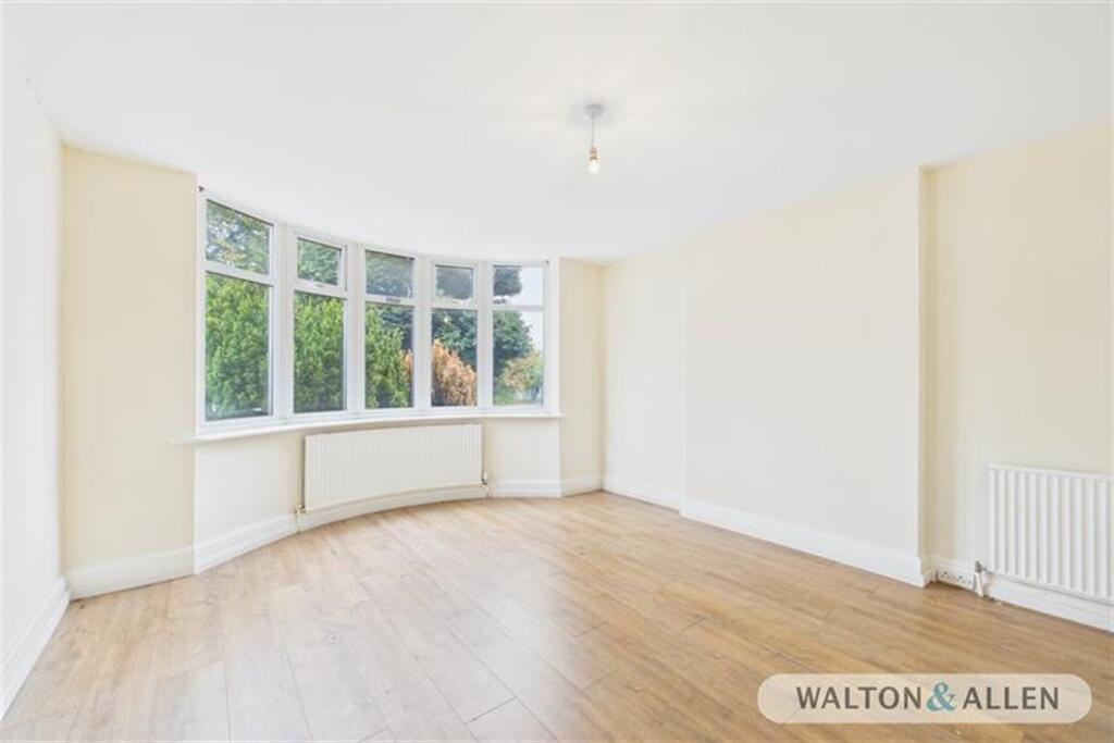 Main image of property: Valley Road, Nottingham, NG5
