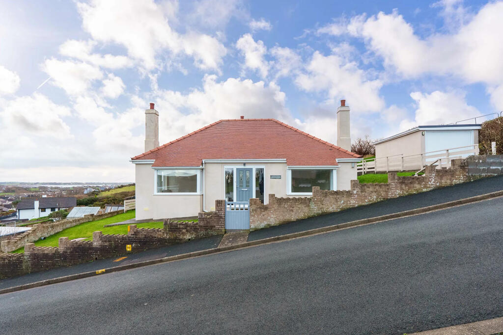 2-bed detached on Carlingford, Baymount, Port Erin, £399,950