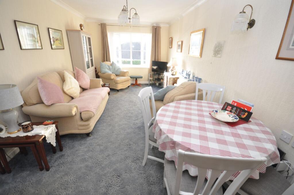 Louise Close, Walton-on-the-naze photo 2