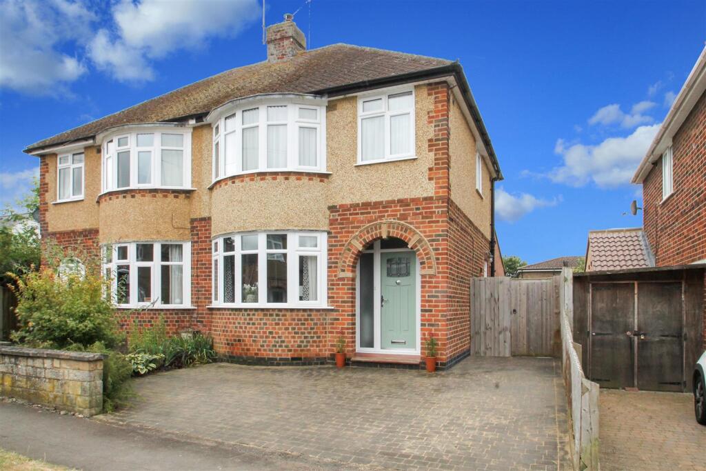 Main image of property: De Vere Road, Thrapston