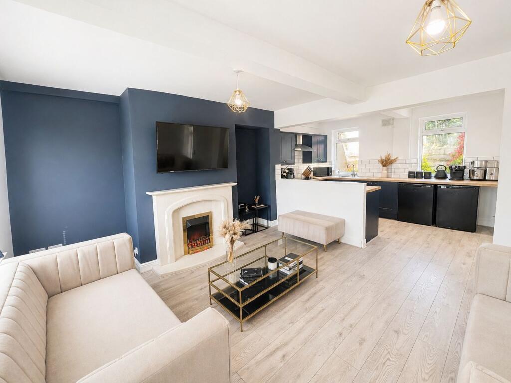 House in Bradford, Thornton - View 3