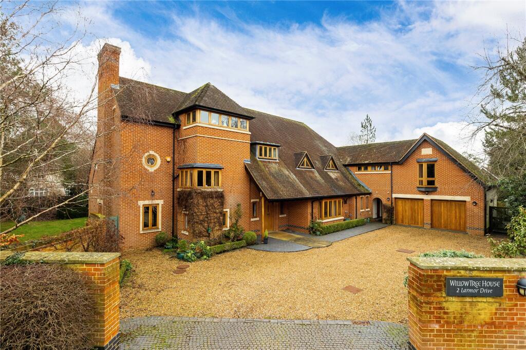 Main image of property: Larmor Drive, Cambridge, Cambridgeshire, CB3