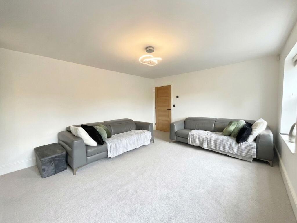 House in Stoke-on-Trent - More