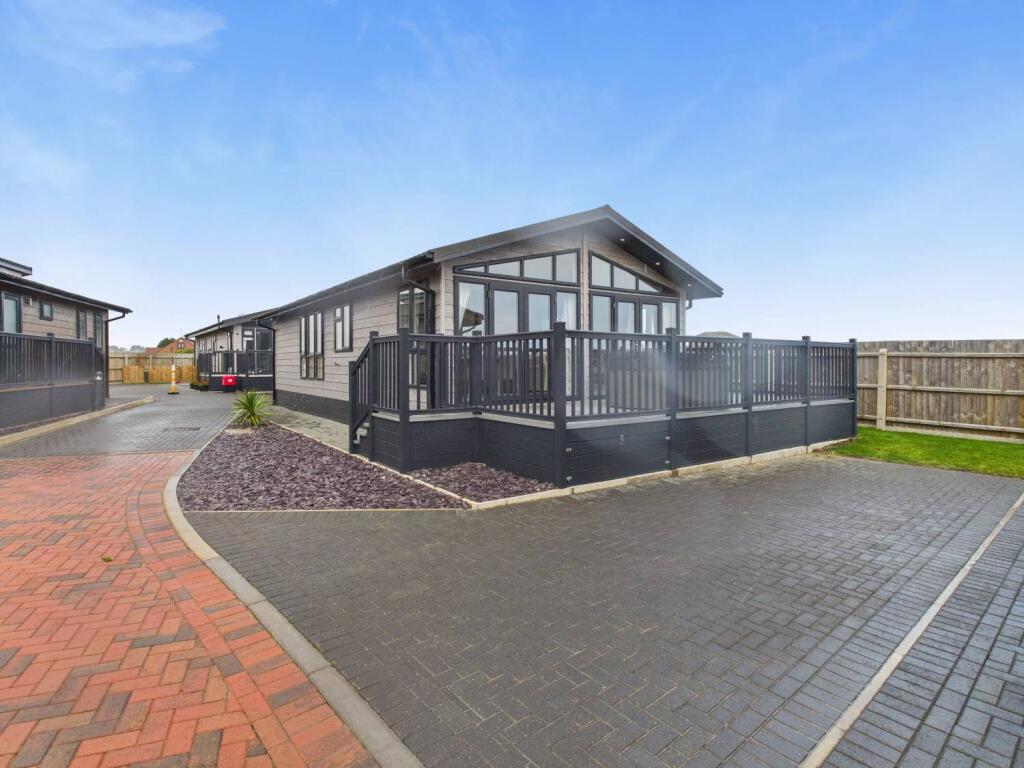 2-bed caravan on Bacton, Norwich, NR12 0EW, £175,000