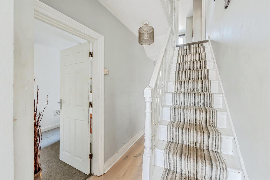 House in Reigate and Banstead, Reffles Bridge, Earlswood - More