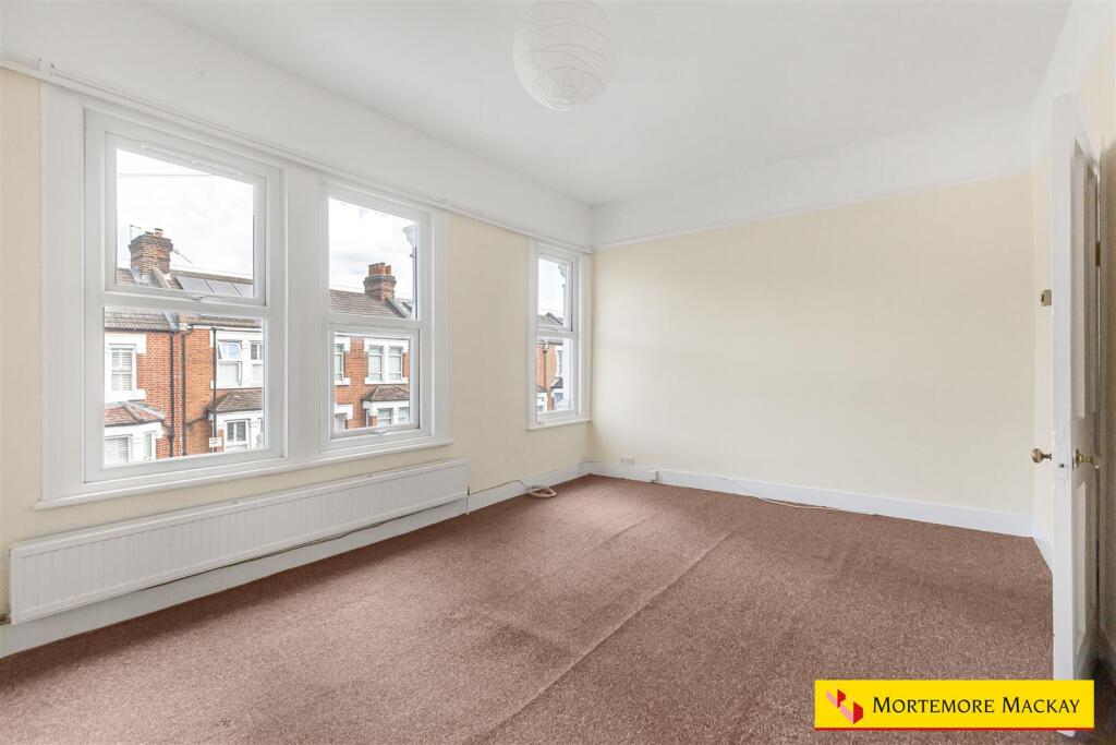 Apartment in London, Bowes Park, Palmers Green - View 5