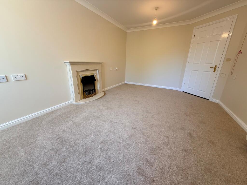 Apartment in Yeovil, Somerset - View 3