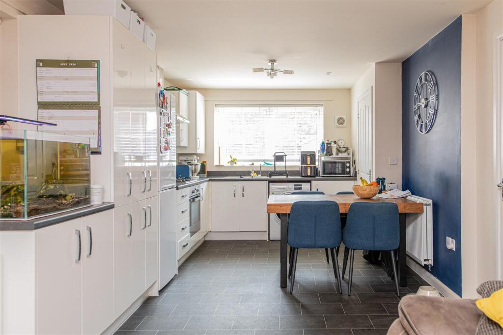 House in Kettering, Hanwood Park - View 3