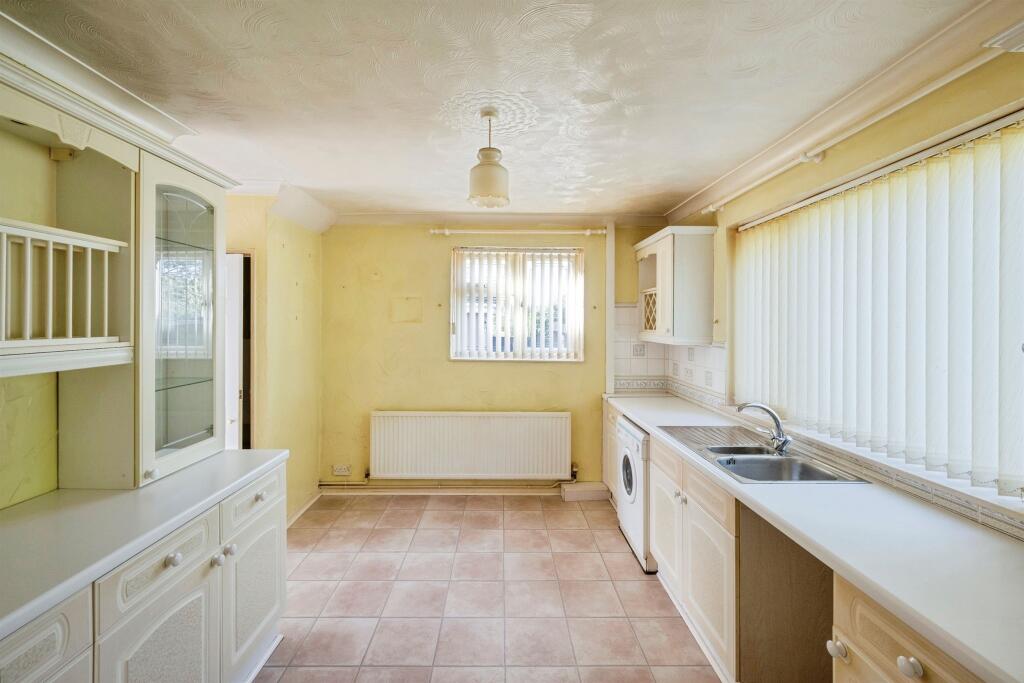 House in Doncaster, Rossington - View 4