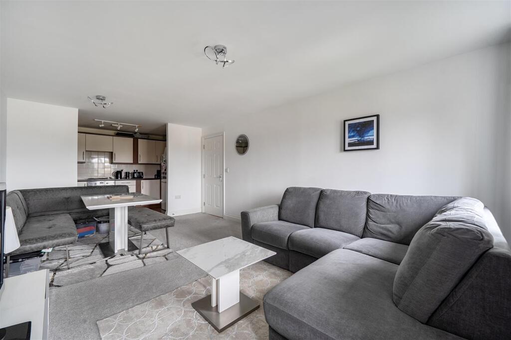 Apartment in Maidenhead, Fishery - View 5