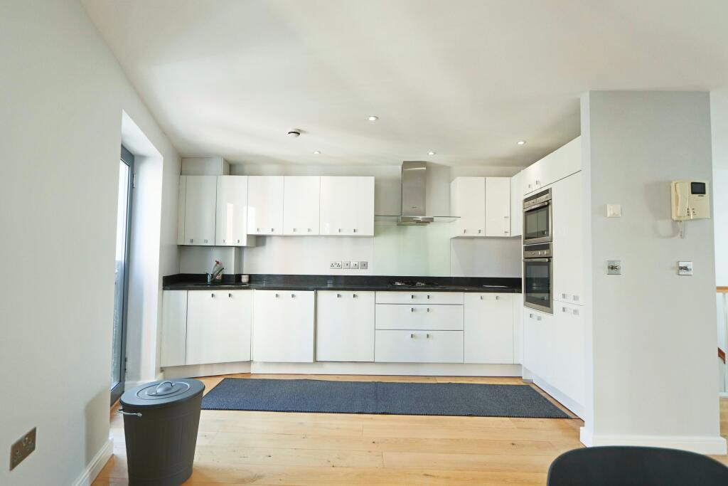 2 bedroom maisonette for rent