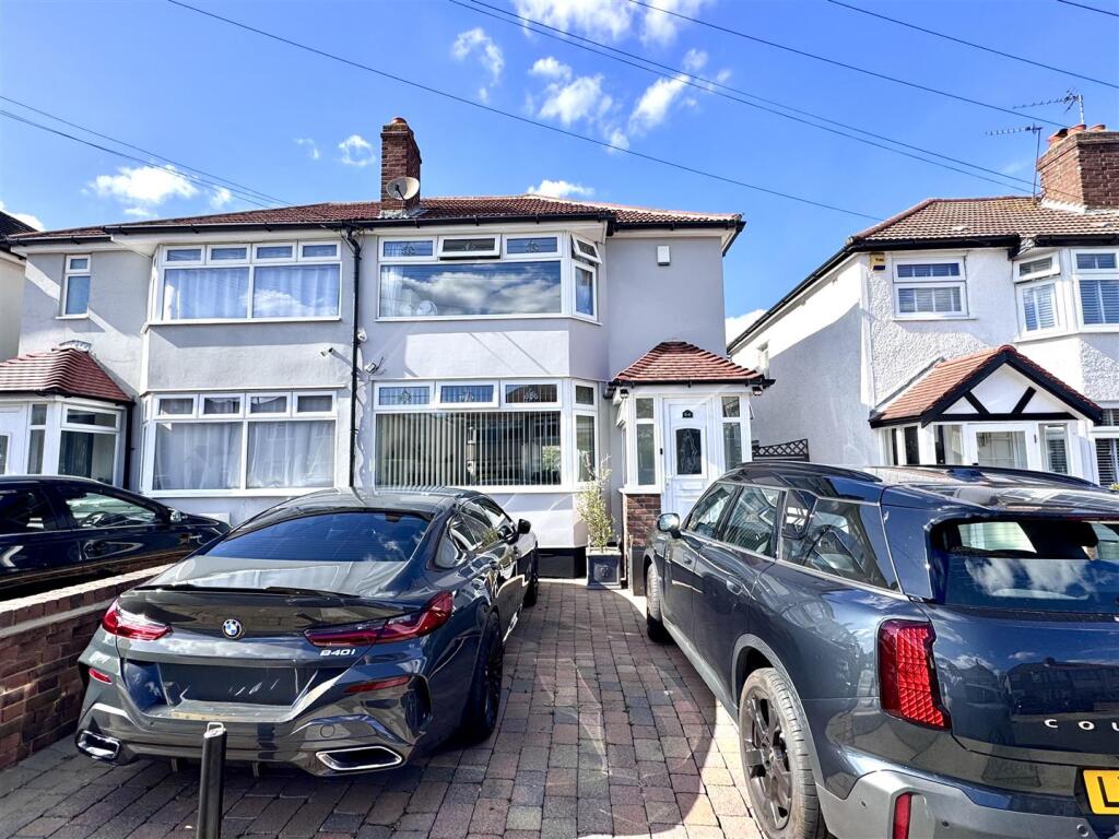 Main image of property: Bradenham Avenue, Welling