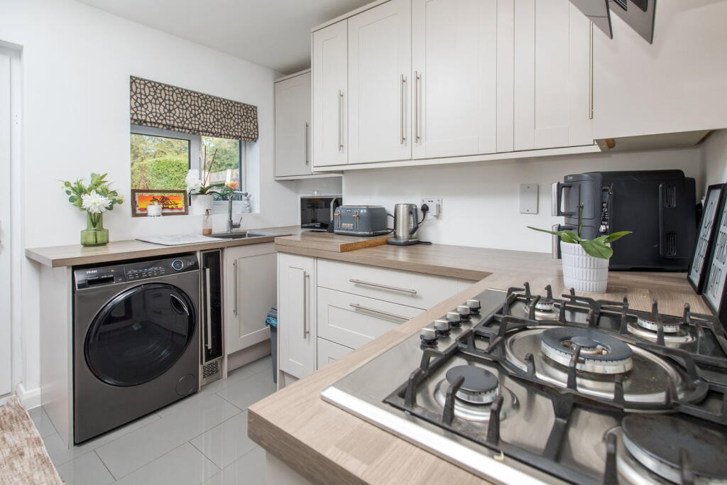 House in Northampton, North Northamptonshire - More