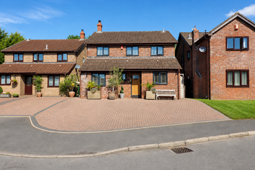 House in Llantwit Fardre, Upper Church Village - View 2