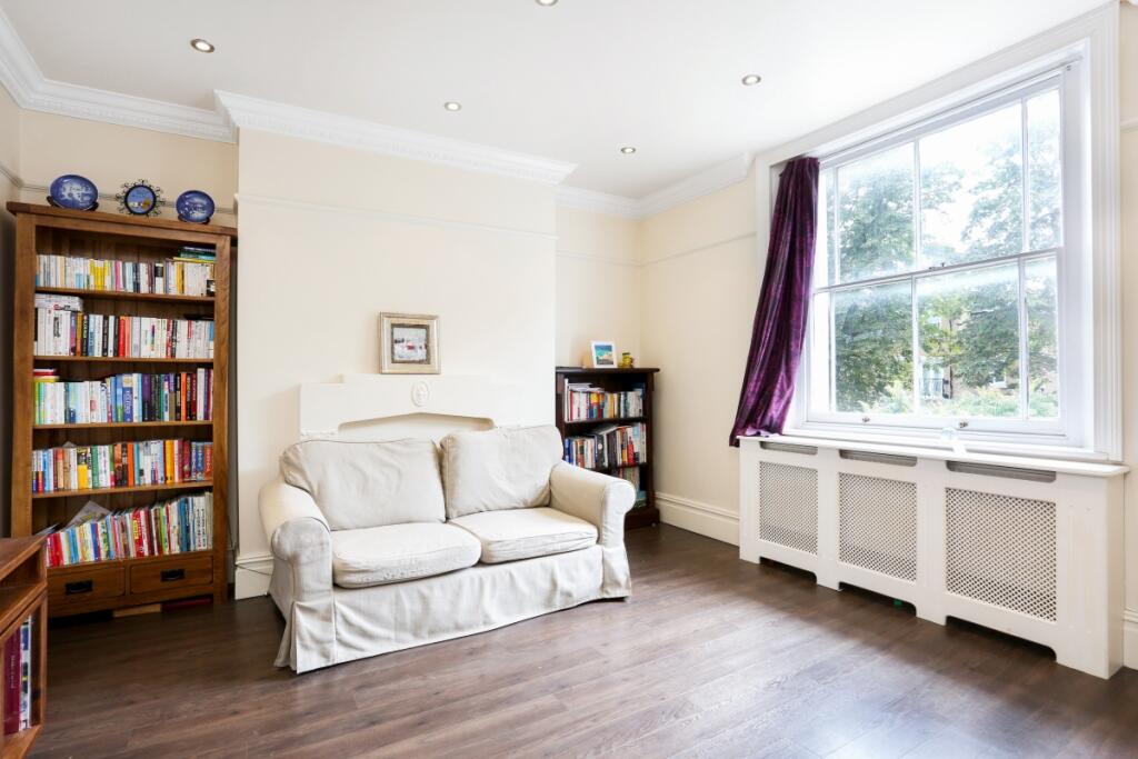 Apartment in Windsor - View 5