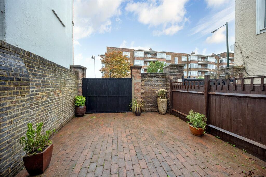 House in London, Petersham - View 4